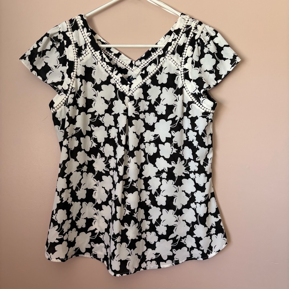 Kaari Blue Navy and White Floral Blouse - Picture 1 of 4